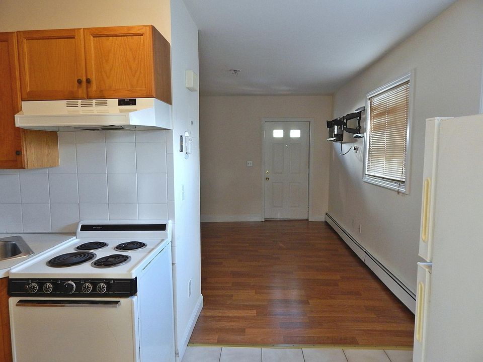 2nd image of 17 Franklin St APT 2
