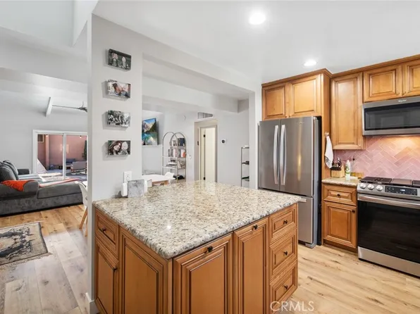 18350 Hatteras St APT 261, Tarzana, CA 91356