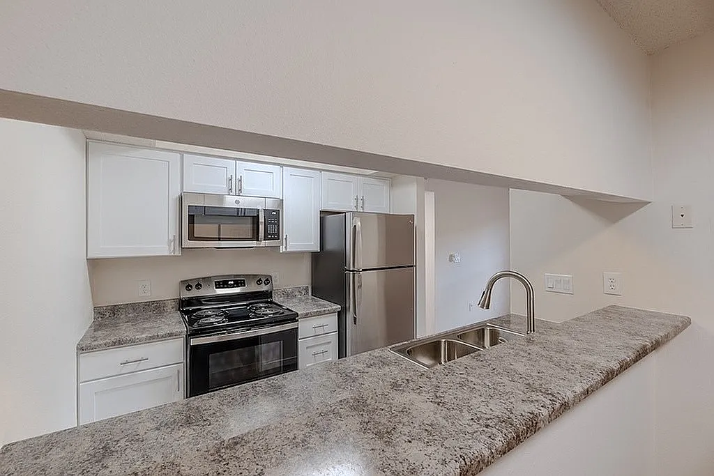 Huntley Ridge East — Photo 1