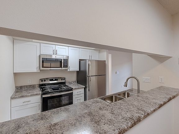 Kitchen & Bar