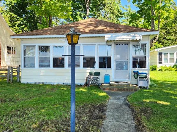 4232 Long Point Dr, Mullett Lake, MI 49761