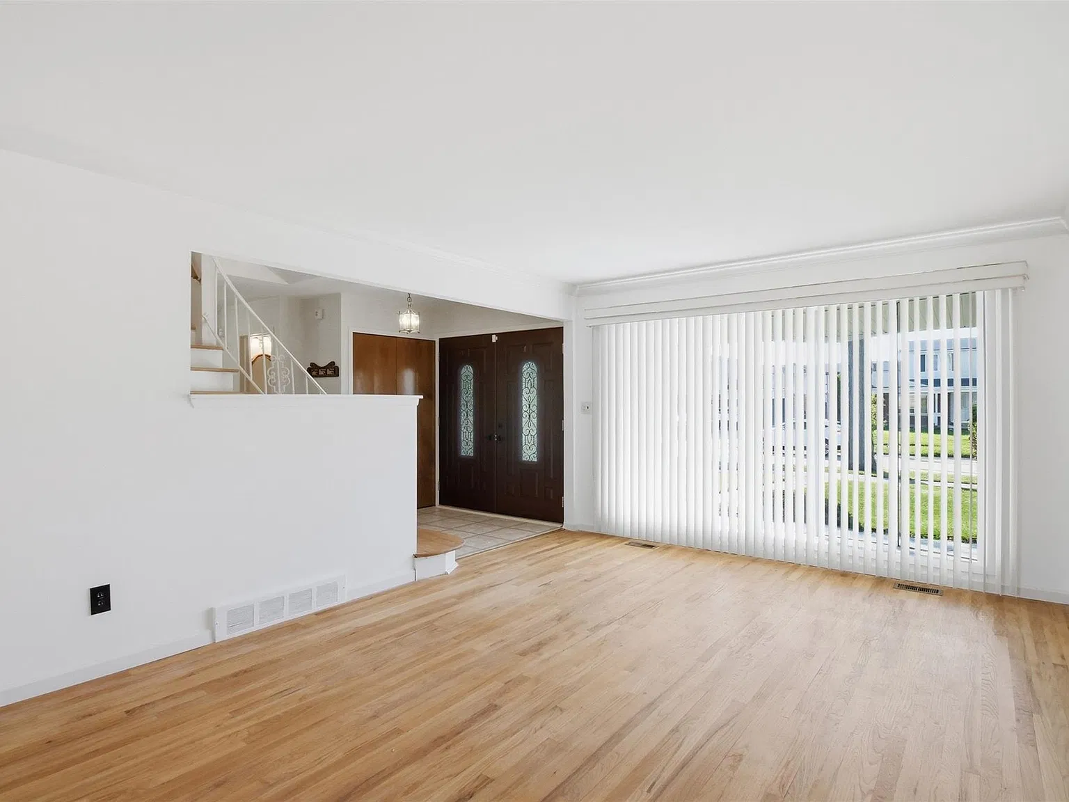 3 bed, 2.5 bath, 2016 sqft, $2,800 — Photo 4