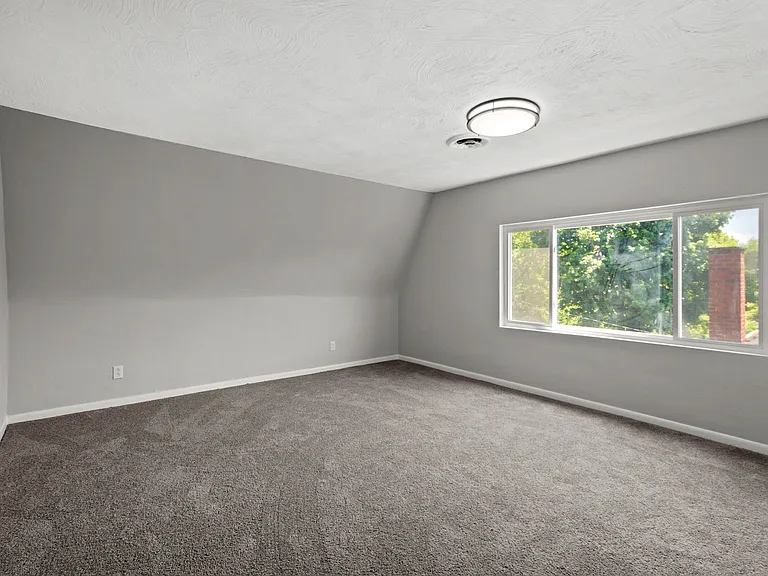1025 Brownsville Rd #4 — Photo 8