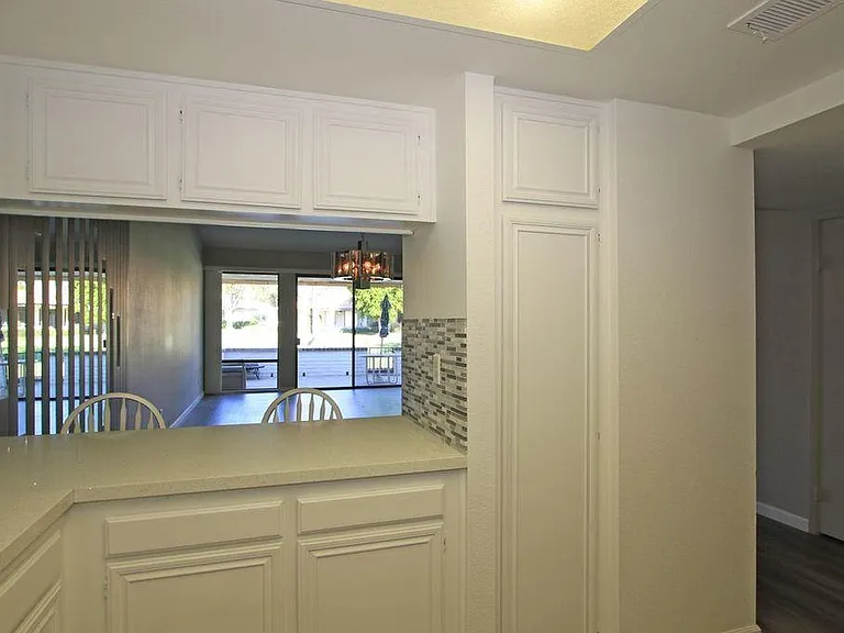 15 Marbella Dr #15 — Photo 8