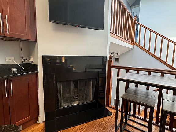 2nd image of 623 W Drummond Pl