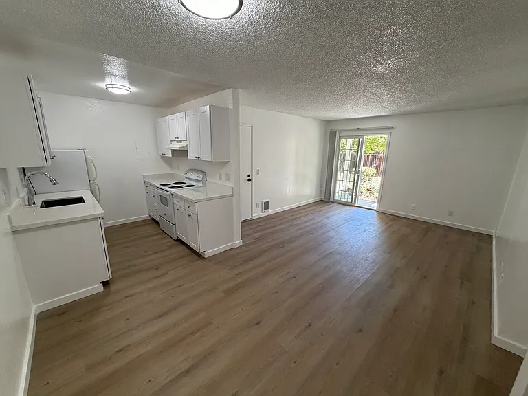 Sierra Vista Apartments — Photo 5