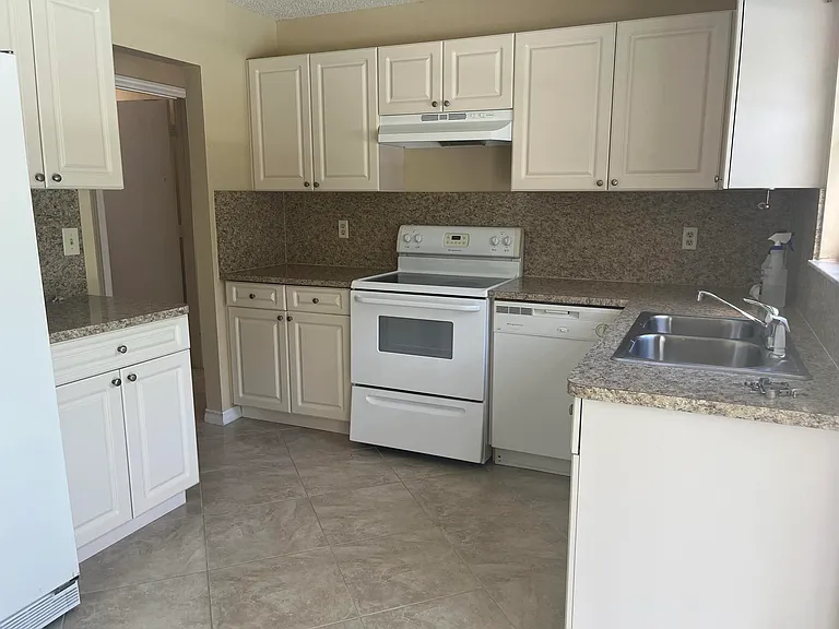 1401 SE Belcrest St — Photo 9