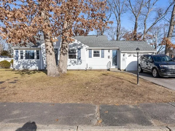 66 King Philip St, Weymouth, MA 02190