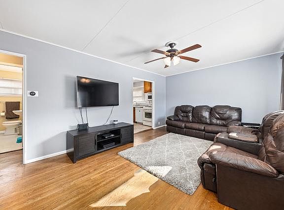 4th image of 211 N Evanslawn Ave