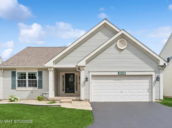 1028 Orchard Lake Dr, Aurora, IL 60506