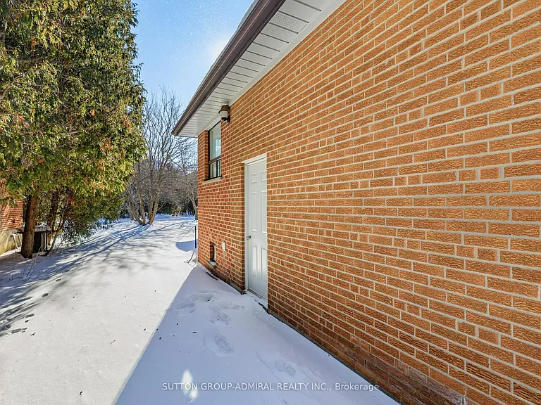 129 Crestwood Rd #UPPER — Photo 30