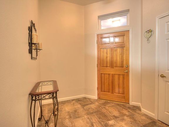 3rd image of 946 Peach Blossom Dr