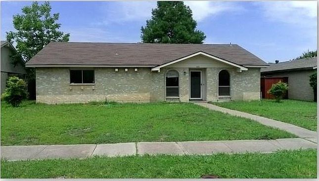 1st image of 2101 Briarwood Dr
