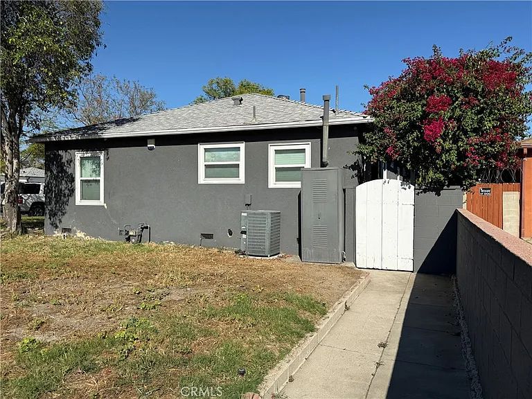 7358 Riverton Ave — Photo 3