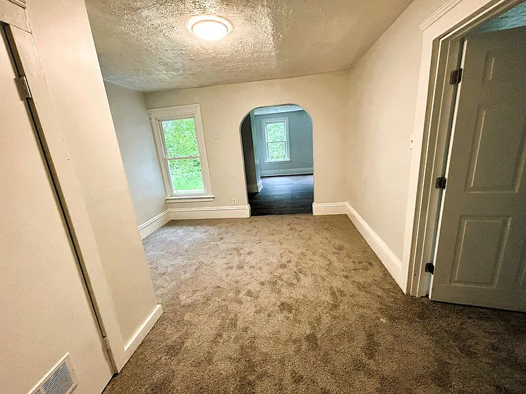 7705 Star Ave — Photo 5