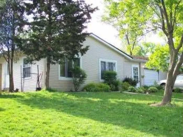 711 Houston Dr, Carpentersville, IL 60110
