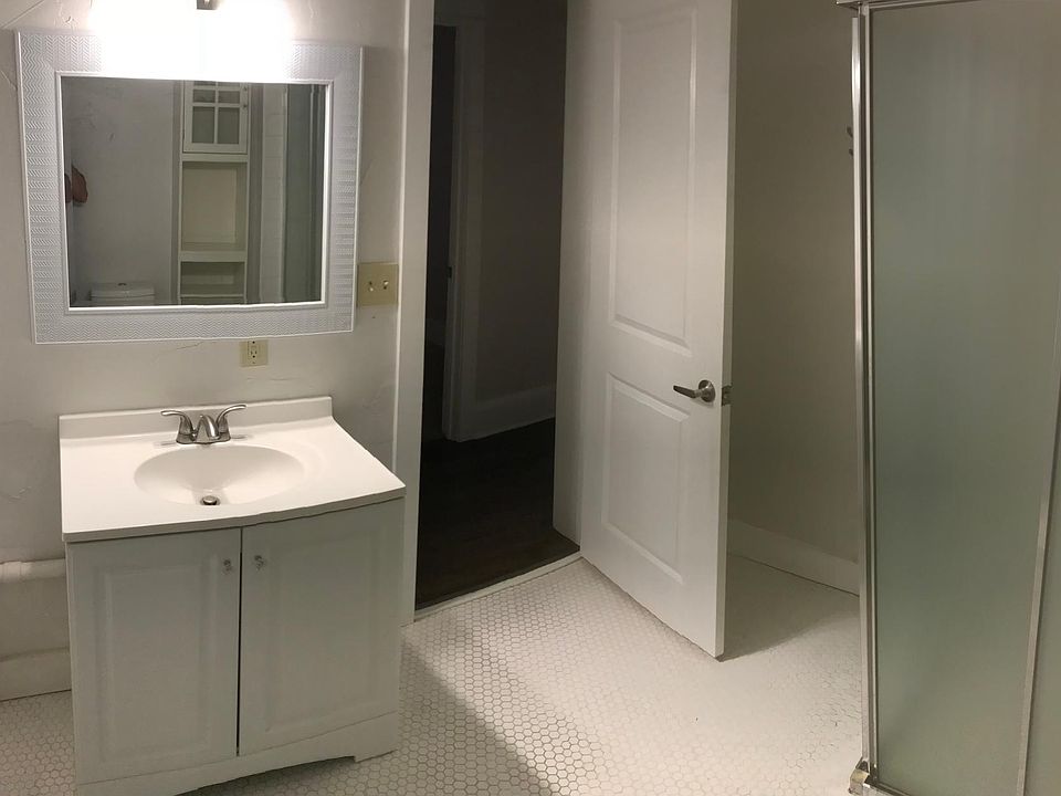 1st image of 2530 Dupont Ave S APT B1
