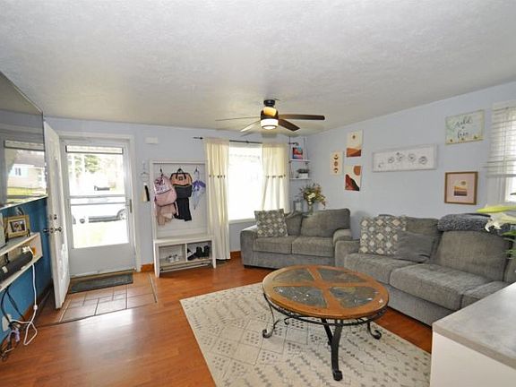 4th image of 915 Dover Dr