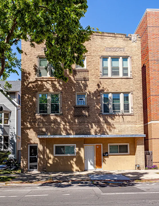214 Chicago Ave #3