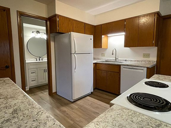 2nd image of 750 Kingston Ct