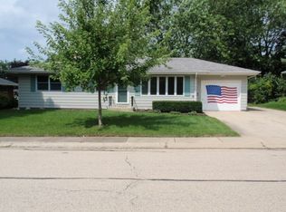 508 Summit St, Algonquin, IL 60102