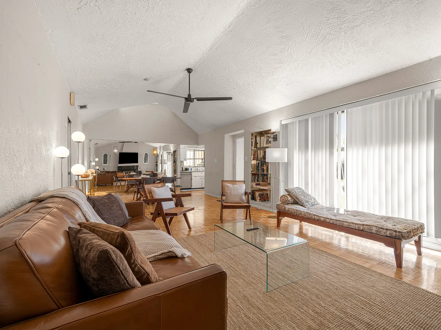 2 bed, 1116 sqft, $6,300 — Photo 2