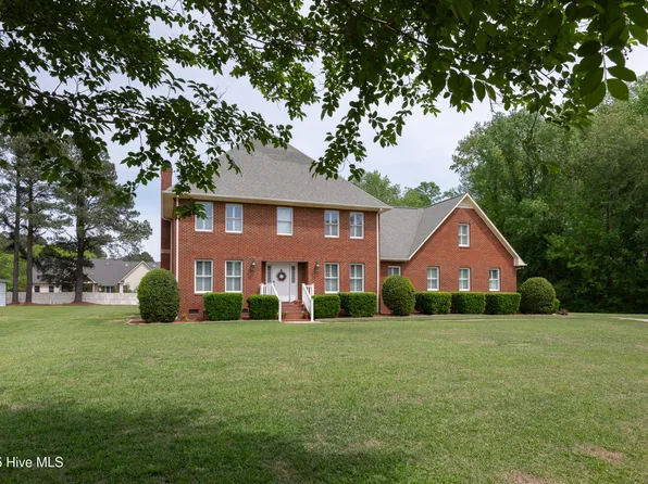 210 Castle Way, Winterville, NC 28590