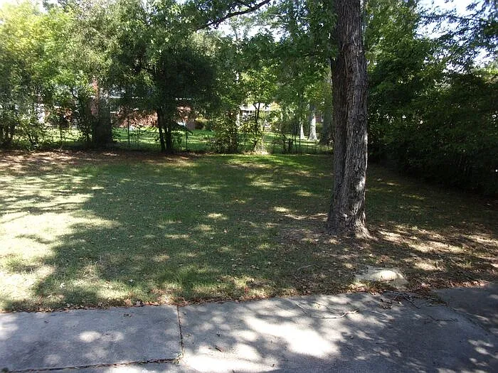 3 bed, 1.0 bath, 1107 sqft, $1,725 — Photo 3