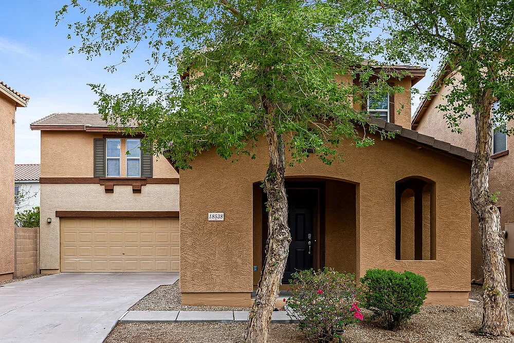3 bed, 2.5 bath, 1692 sqft, $2,065 — Photo 1
