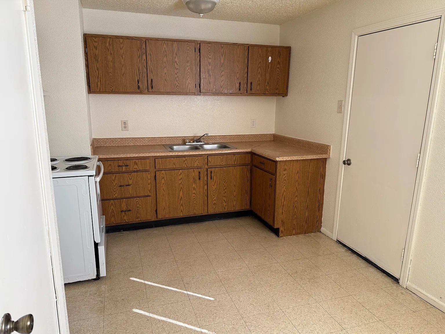 325 District Dr — Photo 2