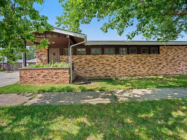 1951 E Fox St, South Bend, IN 46613