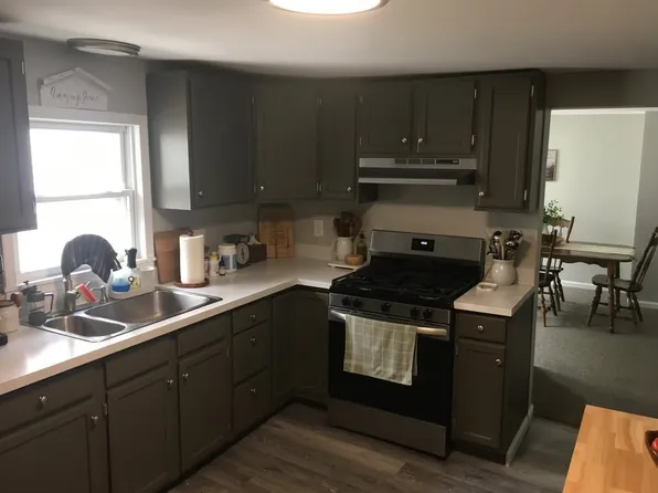 17 Church St APT B, Hagaman, NY 12086