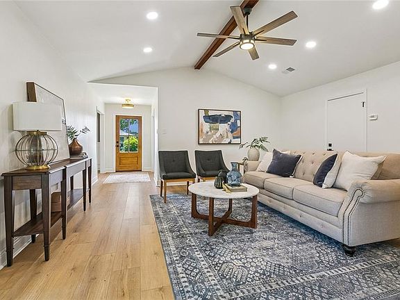 2nd image of 10 Darbonne Ct