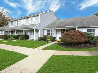 104 Cedar Shake Ct, Huntington Station, NY 11746