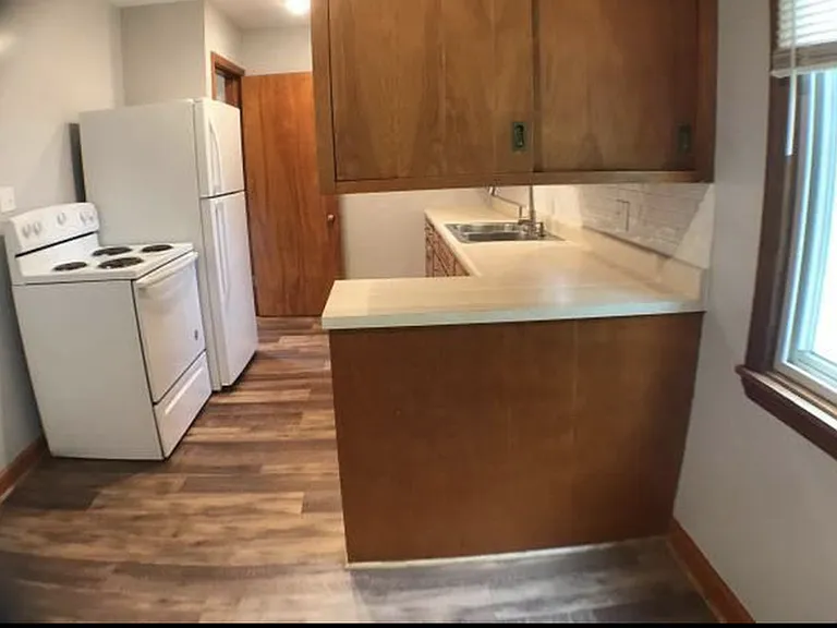 702 S 4th St — Photo 9