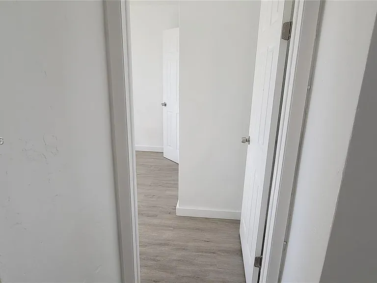 111 SW 18th Ave #3 — Photo 8