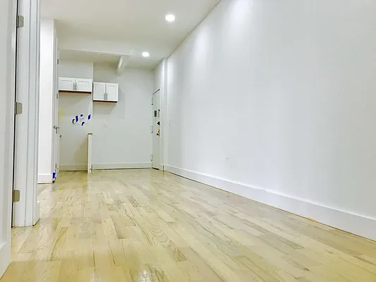 Rented by Lang Realty LLC | media 32