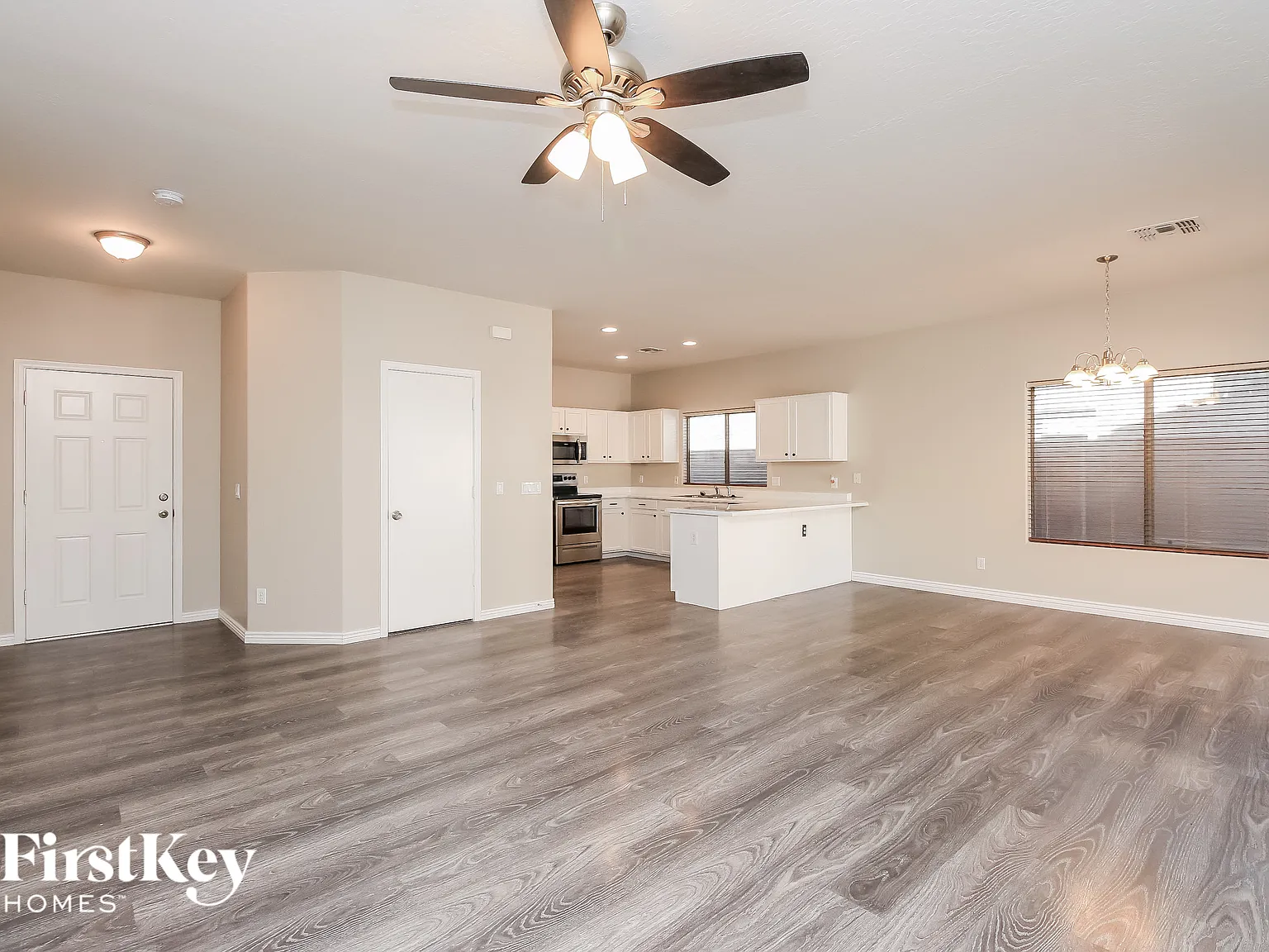 3 bed, 2.0 bath, 1421 sqft, $2,045 — Photo 4