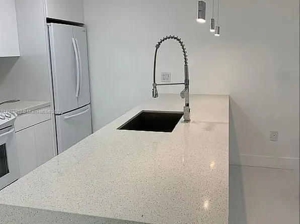 7403 SW 82nd St APT 301N, Miami, FL 33143