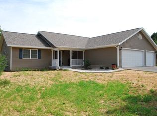 W5740 Packer Ln, Pardeeville, WI 53954