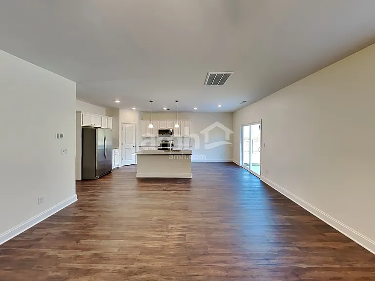 2028 Williamshire Ln — Photo 5