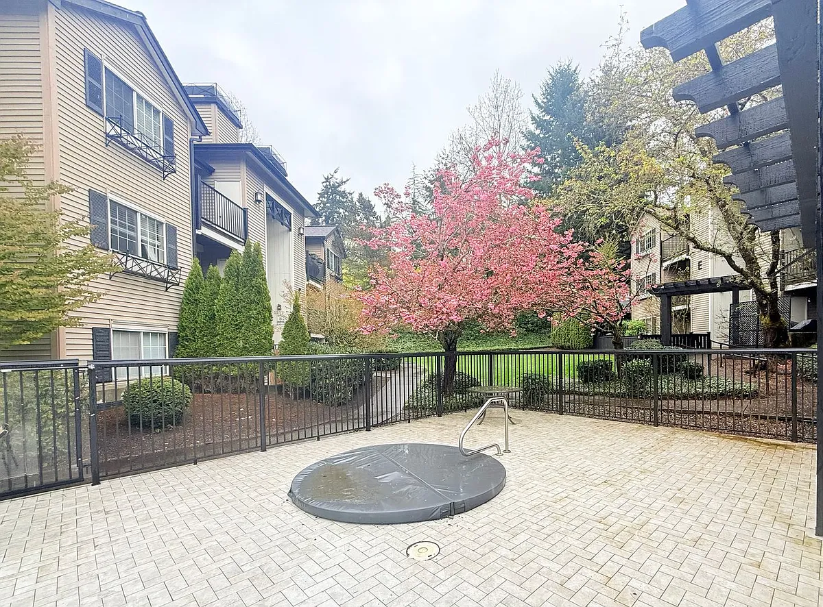 Building Photo - 916 3rd Ave #A204