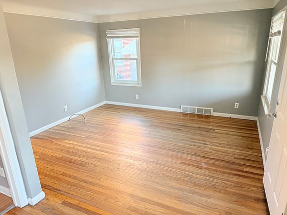 3rd image of 1565 Lincoln Ave