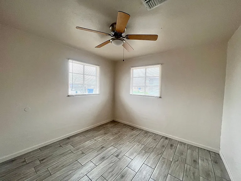 2233 E Wood St — Photo 10