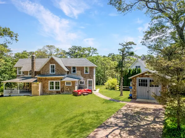 19 Wendall Ave, Vineyard Haven, MA 02568