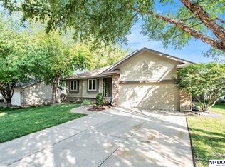 16916 L Cir, Omaha, NE 68135