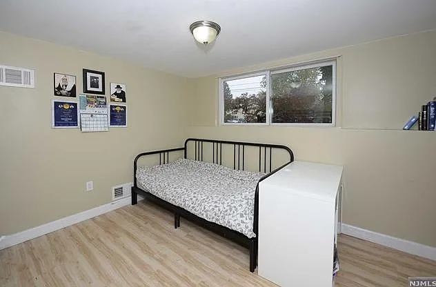 16-26 Alden Ter — Photo 14