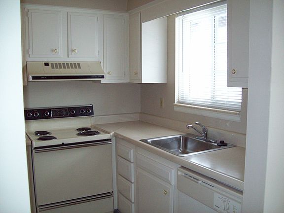 2nd image of 535 W 101st Ter