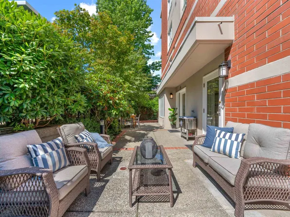 2128 W 43rd Ave #102, Vancouver, BC V6M 2E1