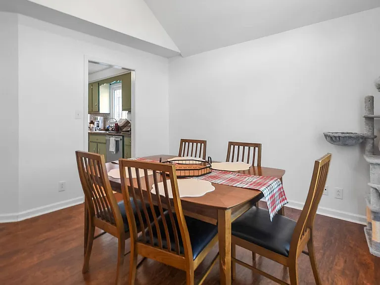 506 Brentwood Cir — Photo 6